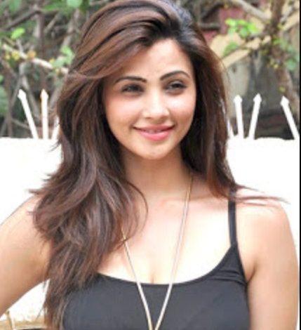 Daisy Shah Bra Size