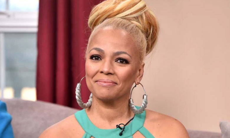 Kim Fields Bra Size