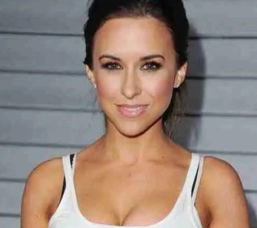 Lacey Chabert Bra Size