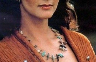 Lynda Carter Bra Size