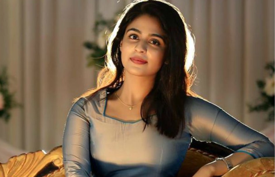 Malavika Wales Bra Size