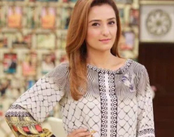 Momal Sheikh Bra Size