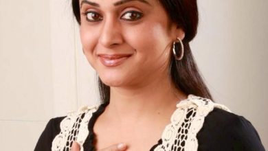 Mrinal Dev-Kulkarni Bra Size