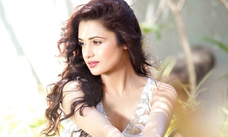 Yuvika Chaudhary Bra Size