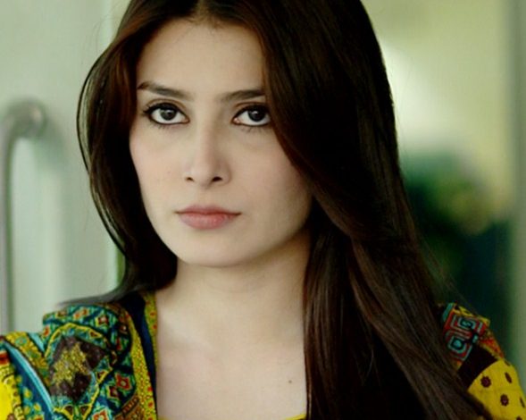 Ayeza Khan Bra Size